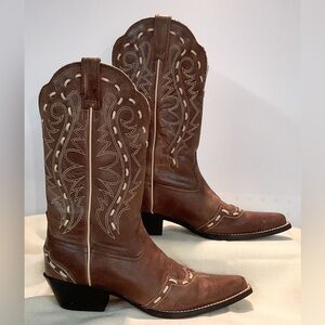 *Never Worn* ARIAT Women’s size 9 (US) Heritage Western Bucklace Cowgirl Boots